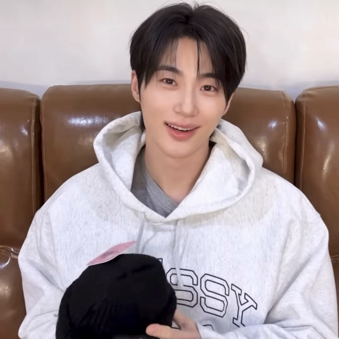 Behind-the-scenes cut of Byeon Wooseok