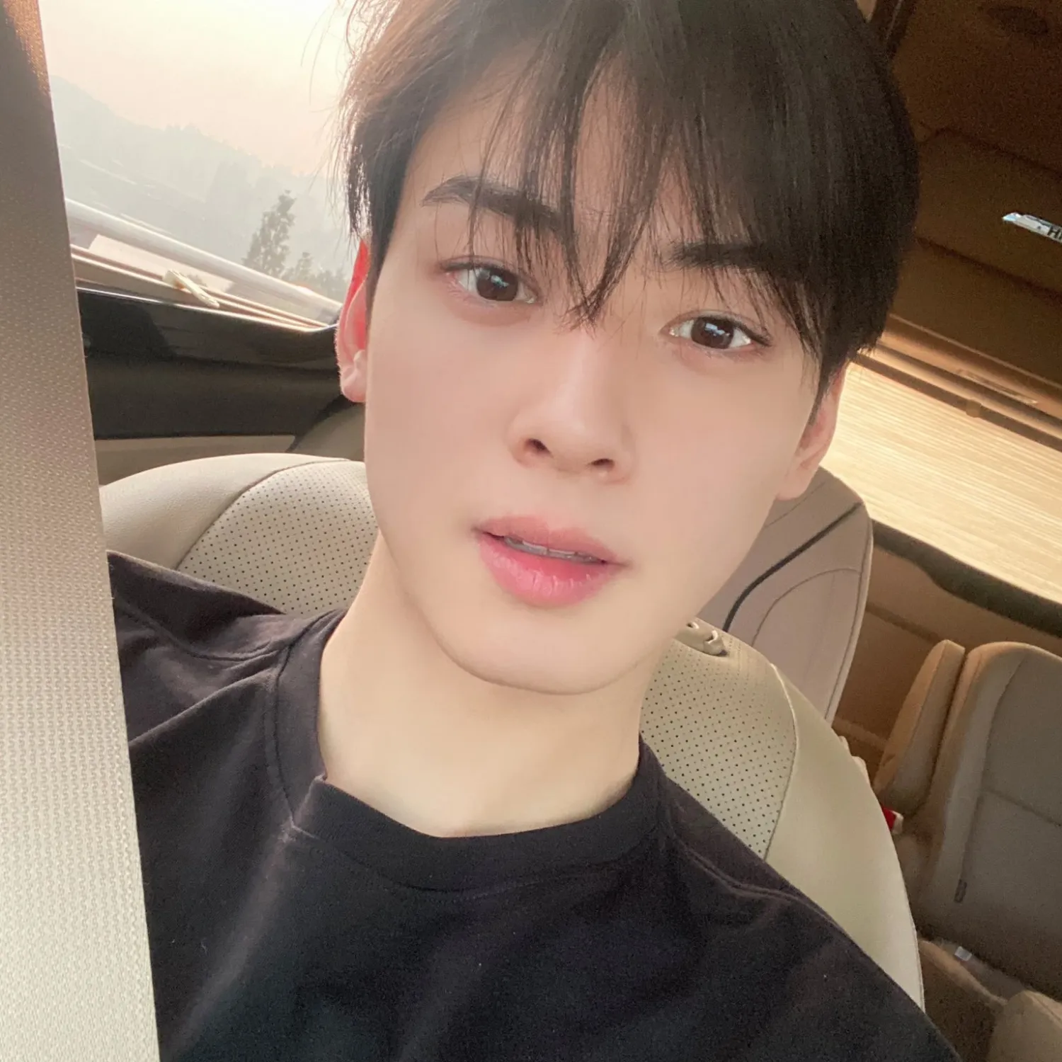 A moment captured by a fan of Cha Eunwoo