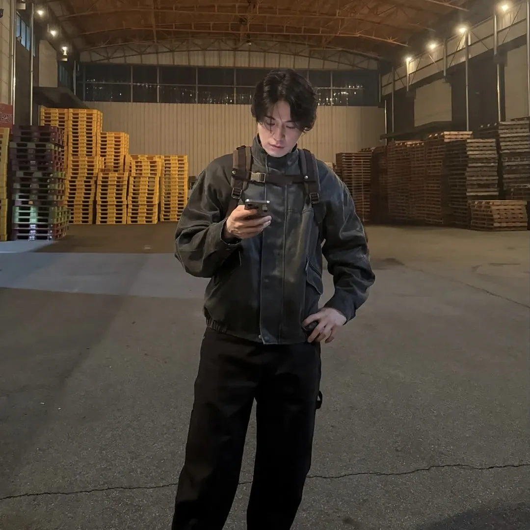 Behind-the-scenes cut of Lee Dongwook