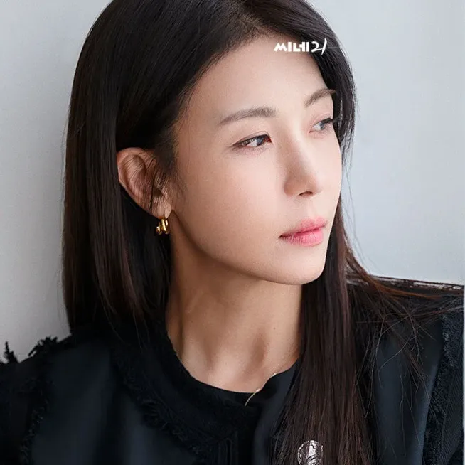 Behind-the-scenes cut of Ha Jiwon