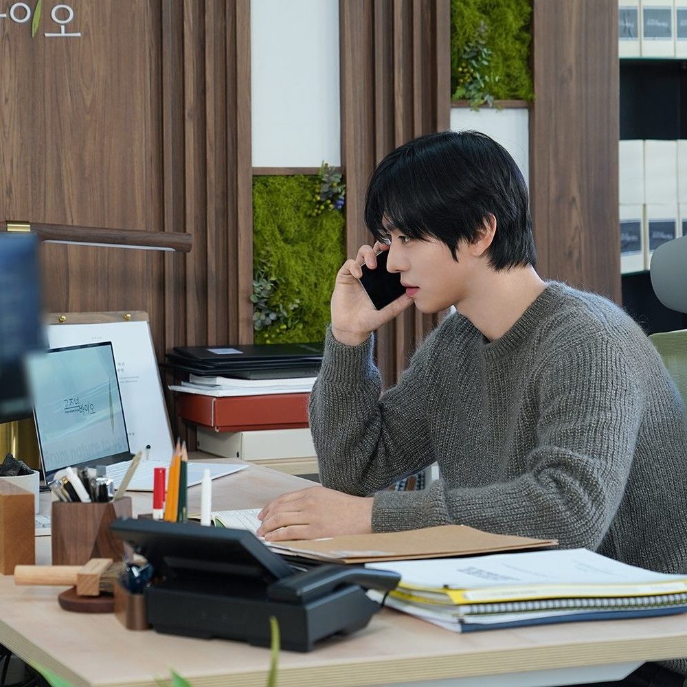 Behind-the-scenes cut of Ahn Hyoseop