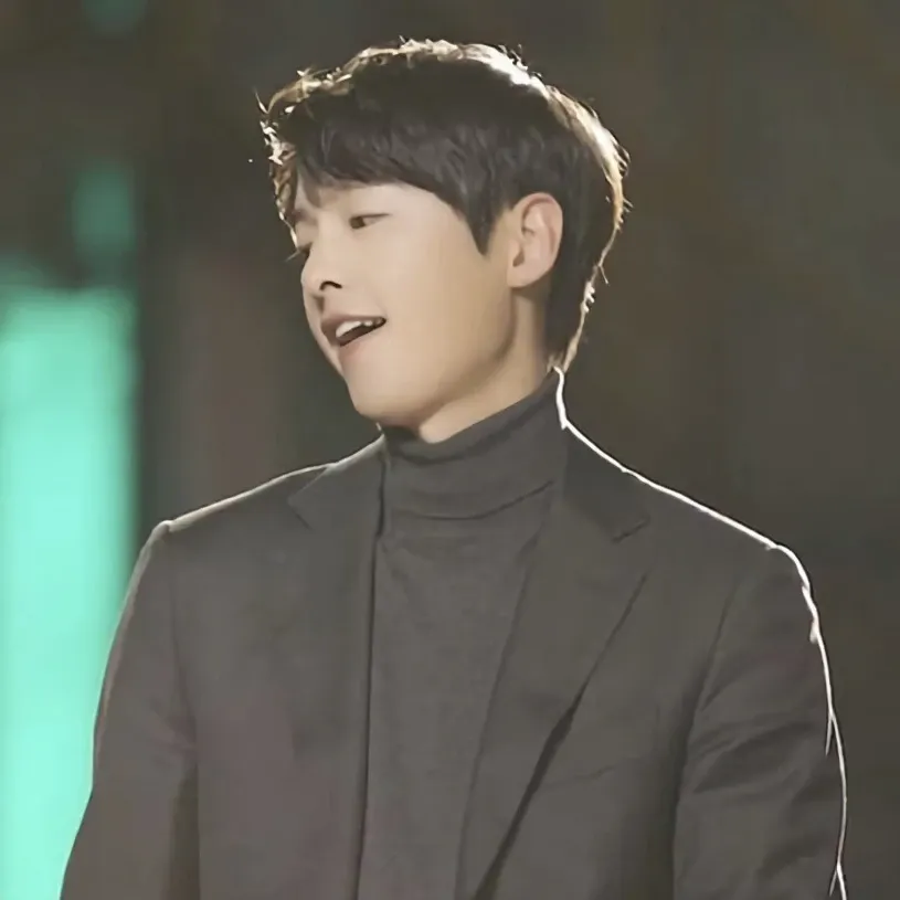 Foto kegiatan terbaru dari Song Joongki
