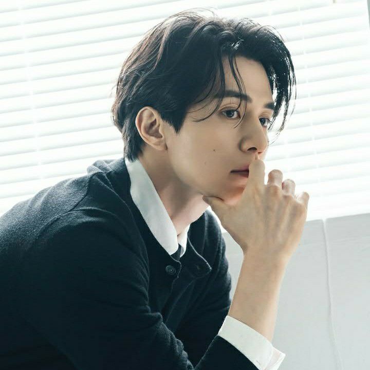 Behind-the-scenes cut of Lee Dongwook