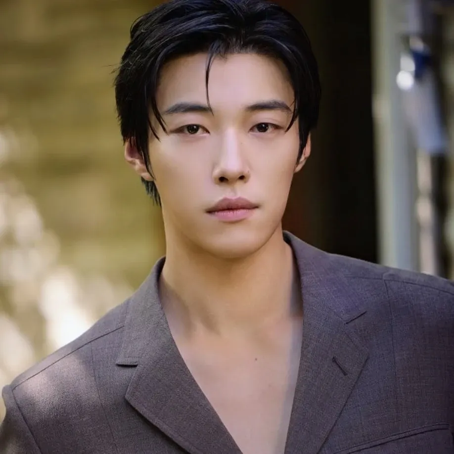 A moment captured by a fan of Woo Dohwan