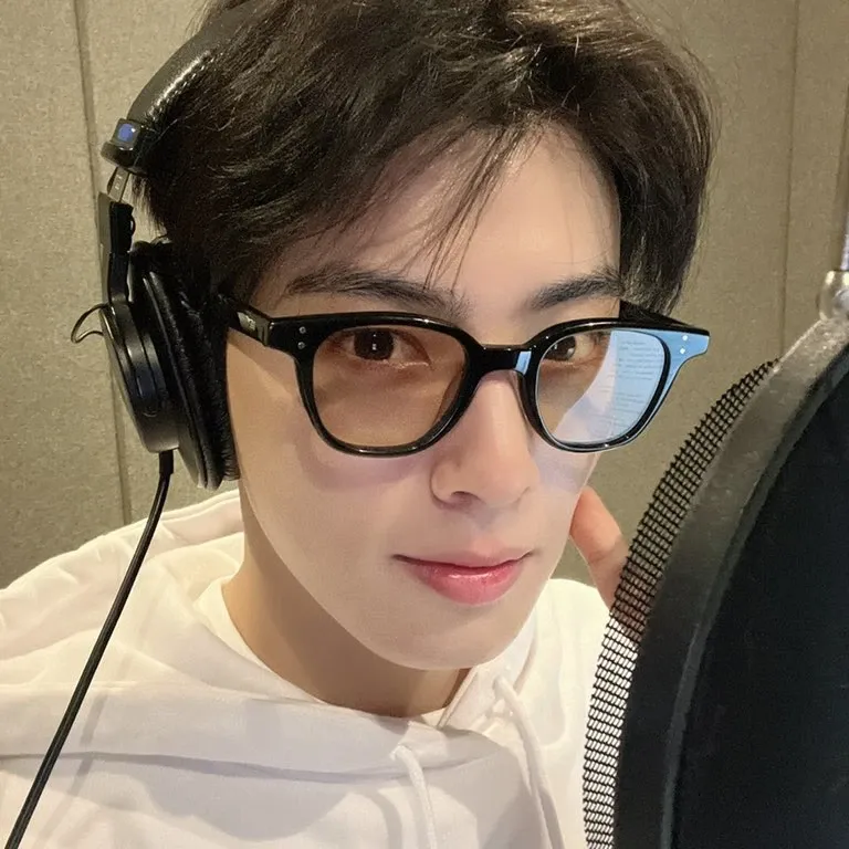 Behind-the-scenes cut of Cha Eunwoo
