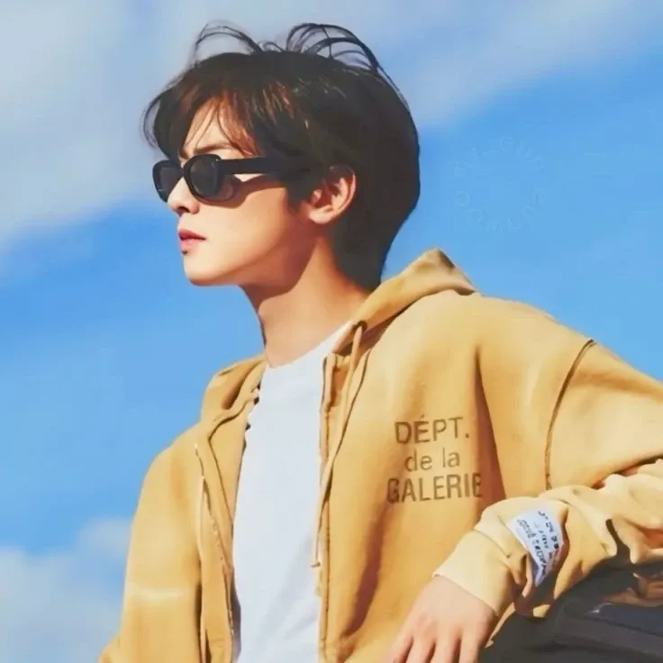 A moment captured by a fan of Cha Eunwoo