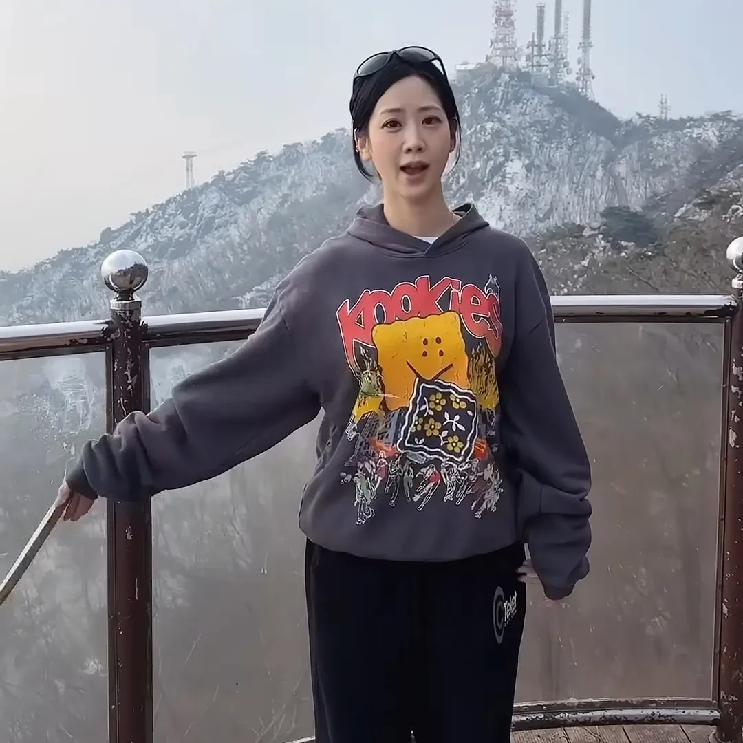 Cuplikan di balik layar dari Kang Hyeyeon