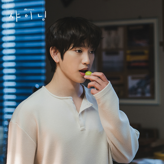 パク・ジニョンのビハインドカット