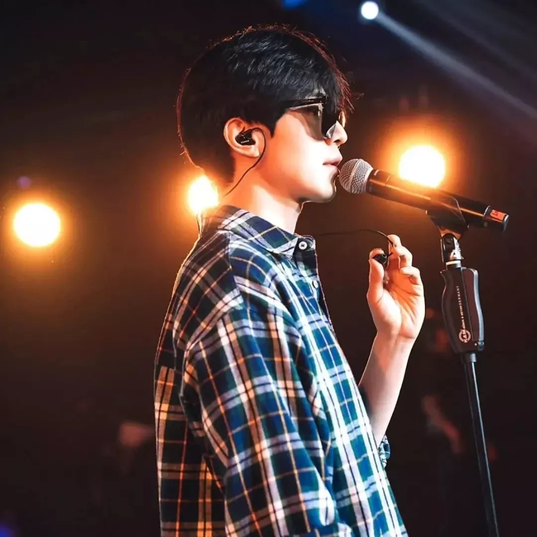 Behind-the-scenes cut of Lee Dongwook