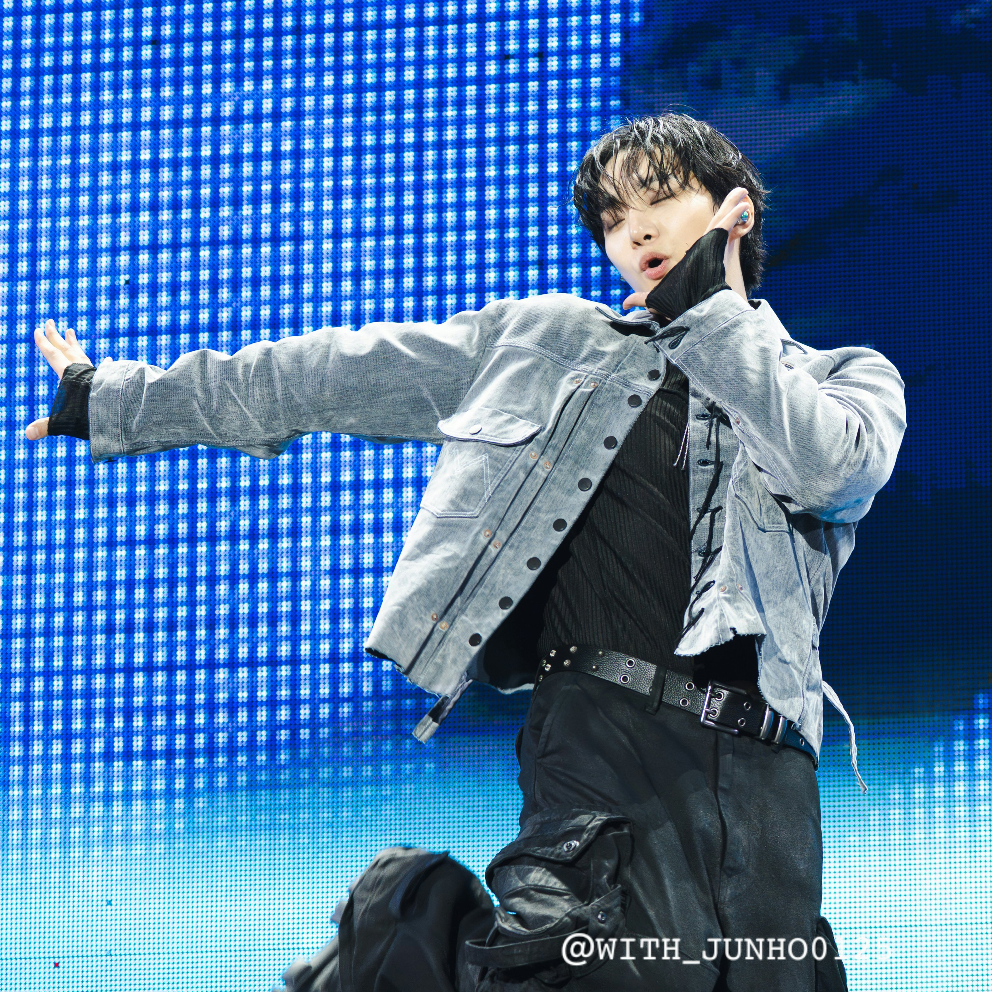 イ・ジュノの最近の活動ショット