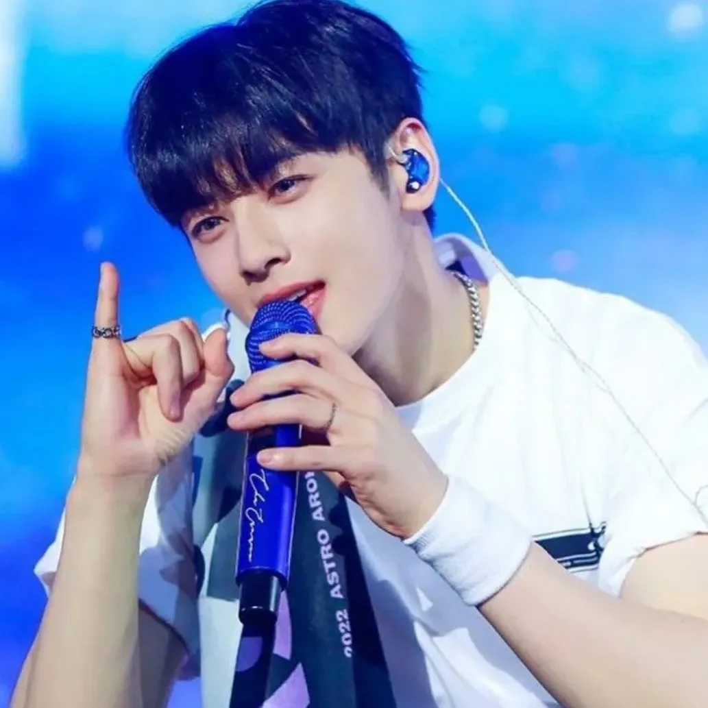 粉丝拍下的车银优瞬间