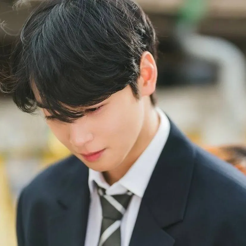 Latest photo of Cha Eunwoo