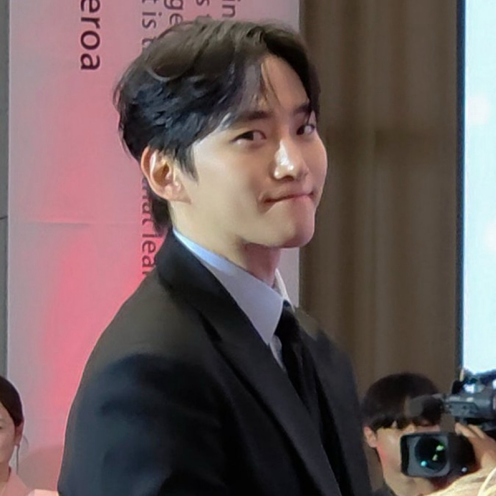 イ・ジュノの最近の活動ショット