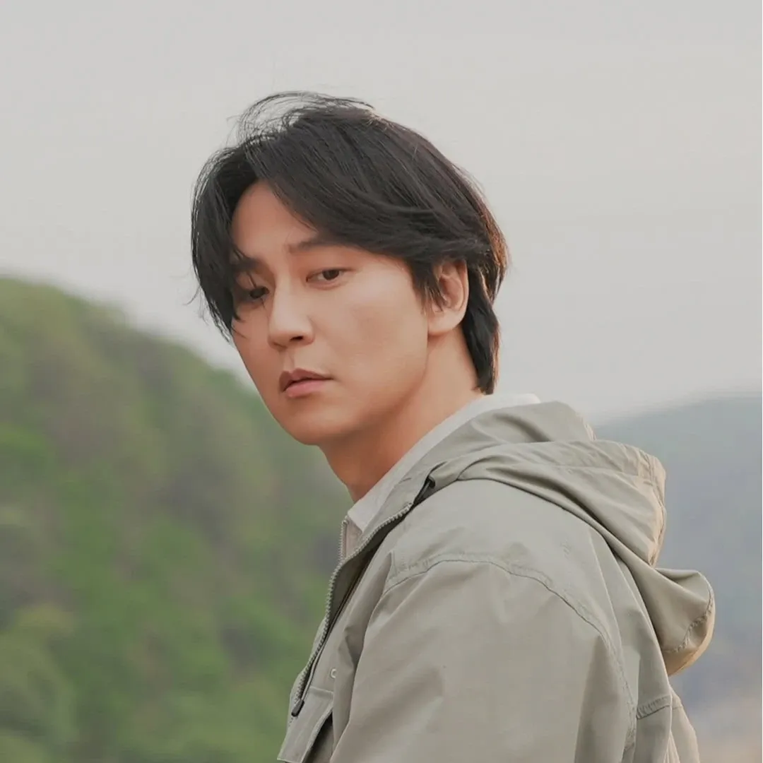 Behind-the-scenes cut of Kim Namgil