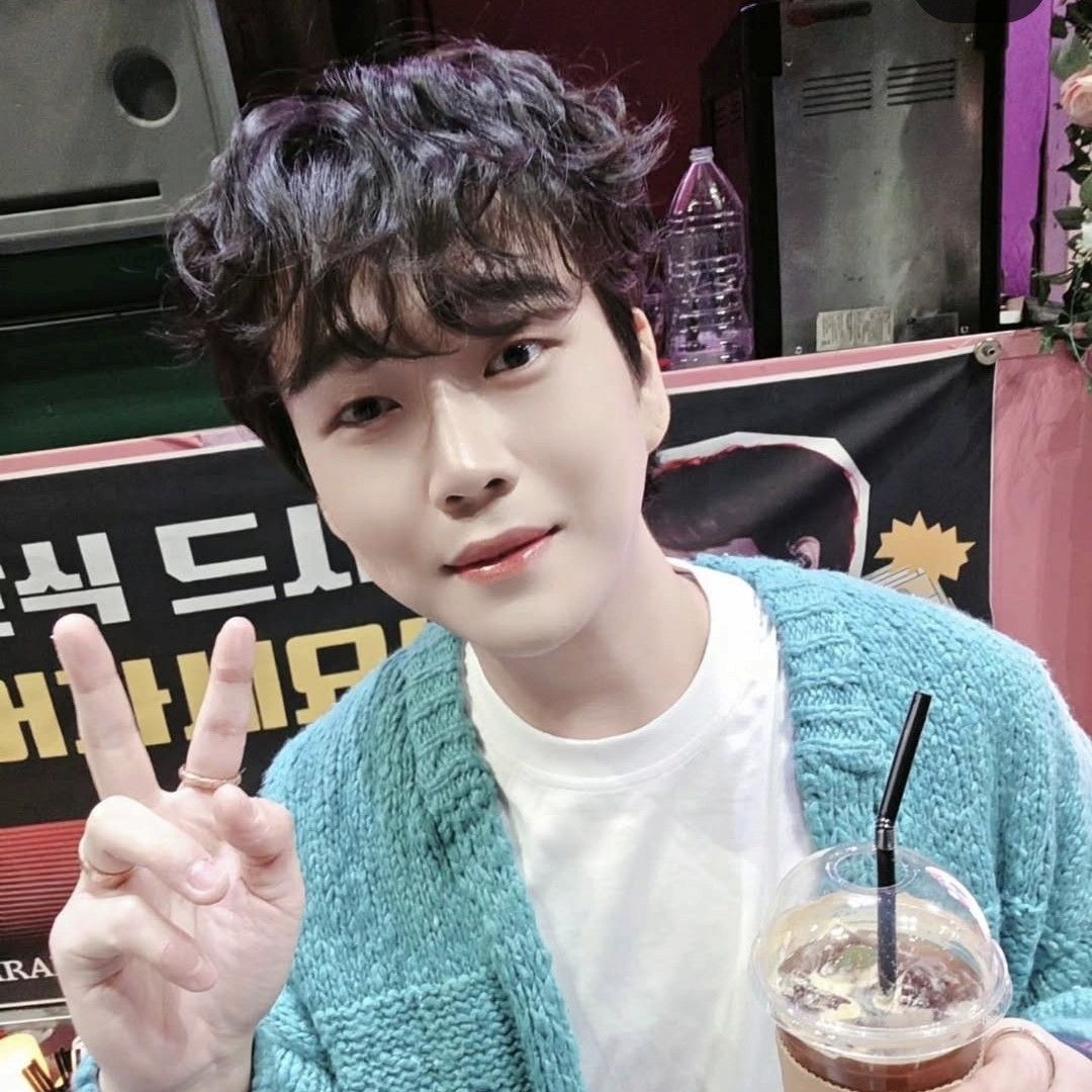 Behind-the-scenes cut of Hwang Youngwoong