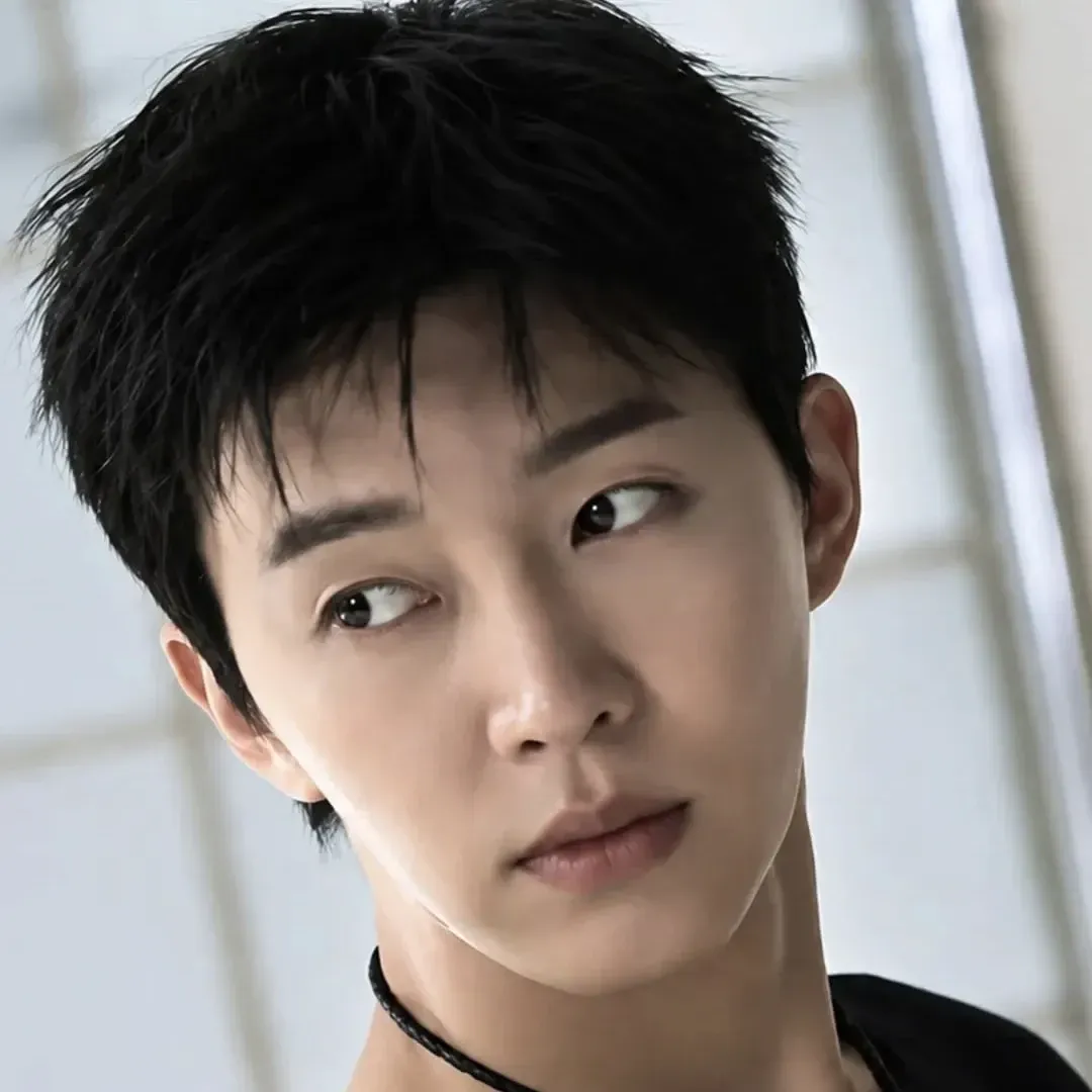 Foto kegiatan terbaru dari Lim Youngwoong