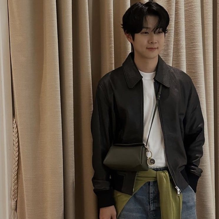 A moment captured by a fan of Choi Wooshik