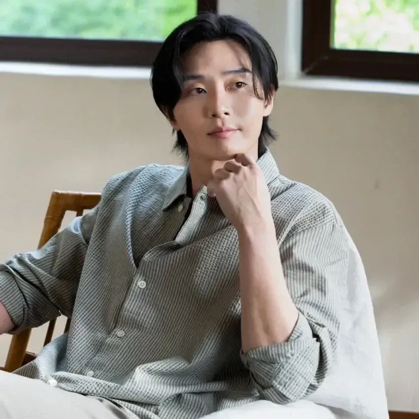 Behind-the-scenes cut of Park Seojoon