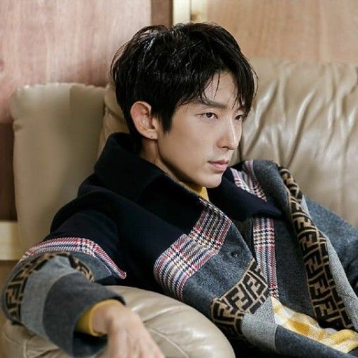 A moment captured by a fan of Lee Joongi