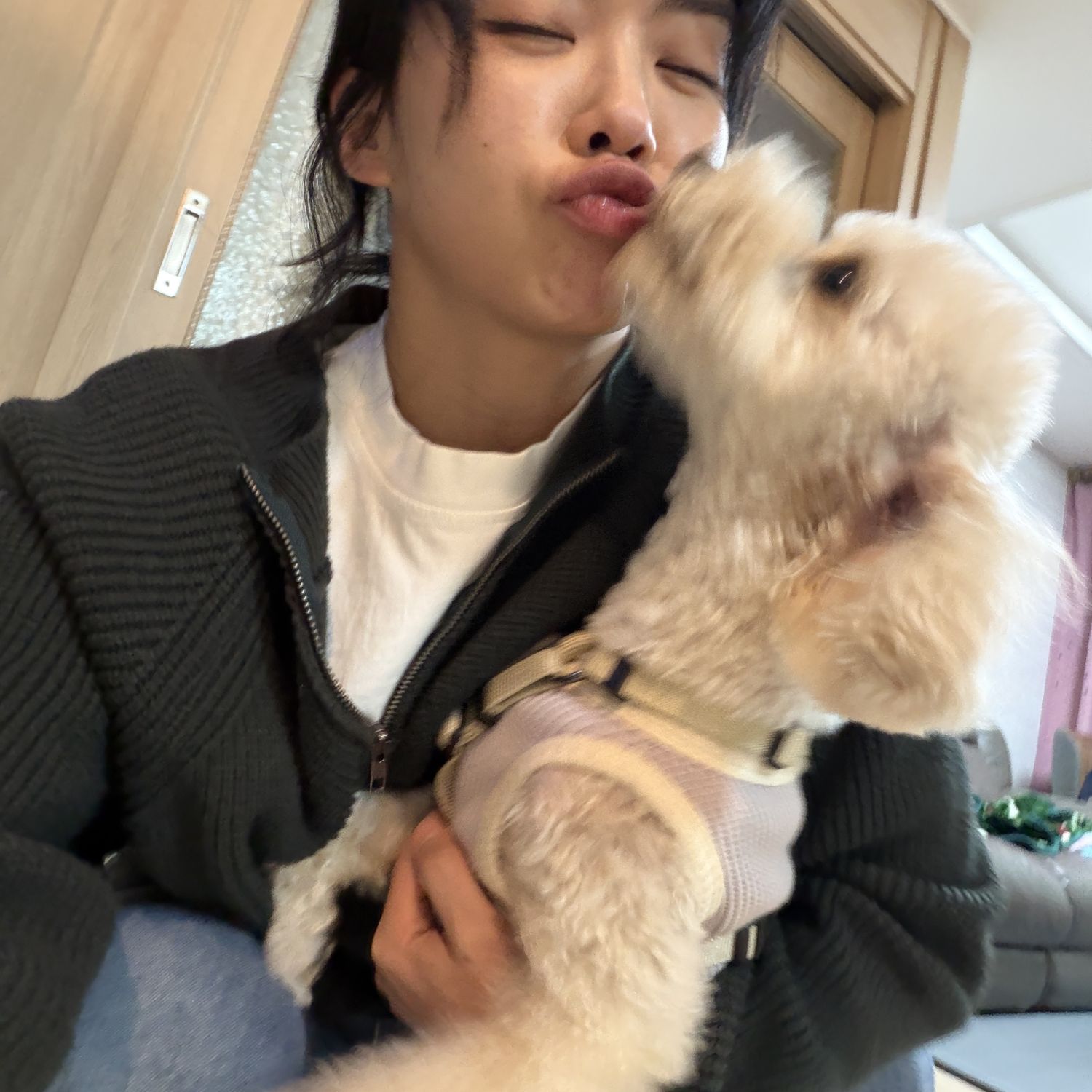 Behind-the-scenes cut of Aiki