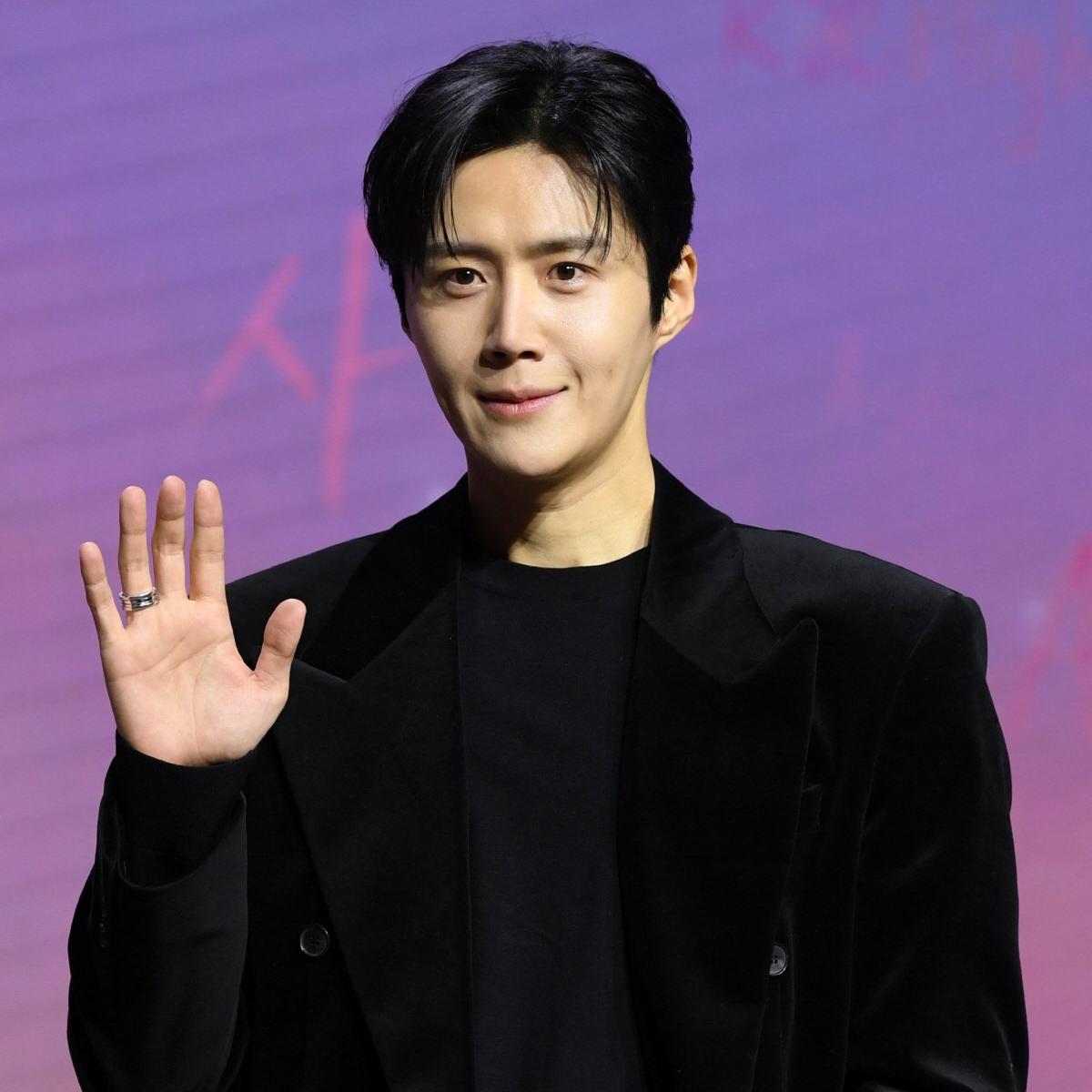 Behind-the-scenes cut of Kim Seonho