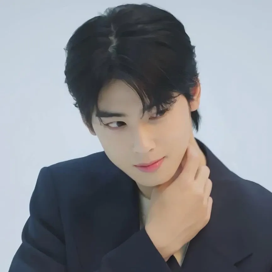 A moment captured by a fan of Cha Eunwoo
