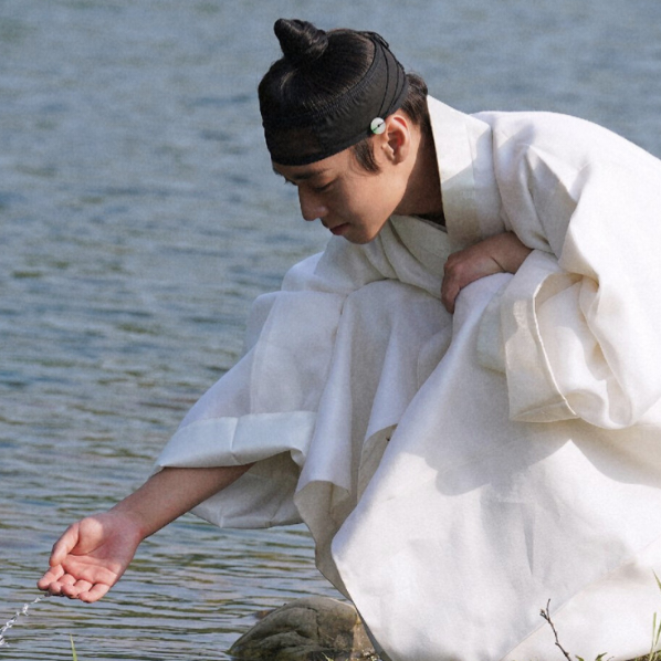 Behind-the-scenes cut of Park Jihoon