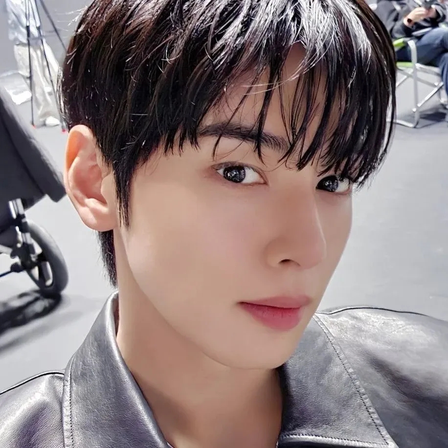Latest photo of Cha Eunwoo