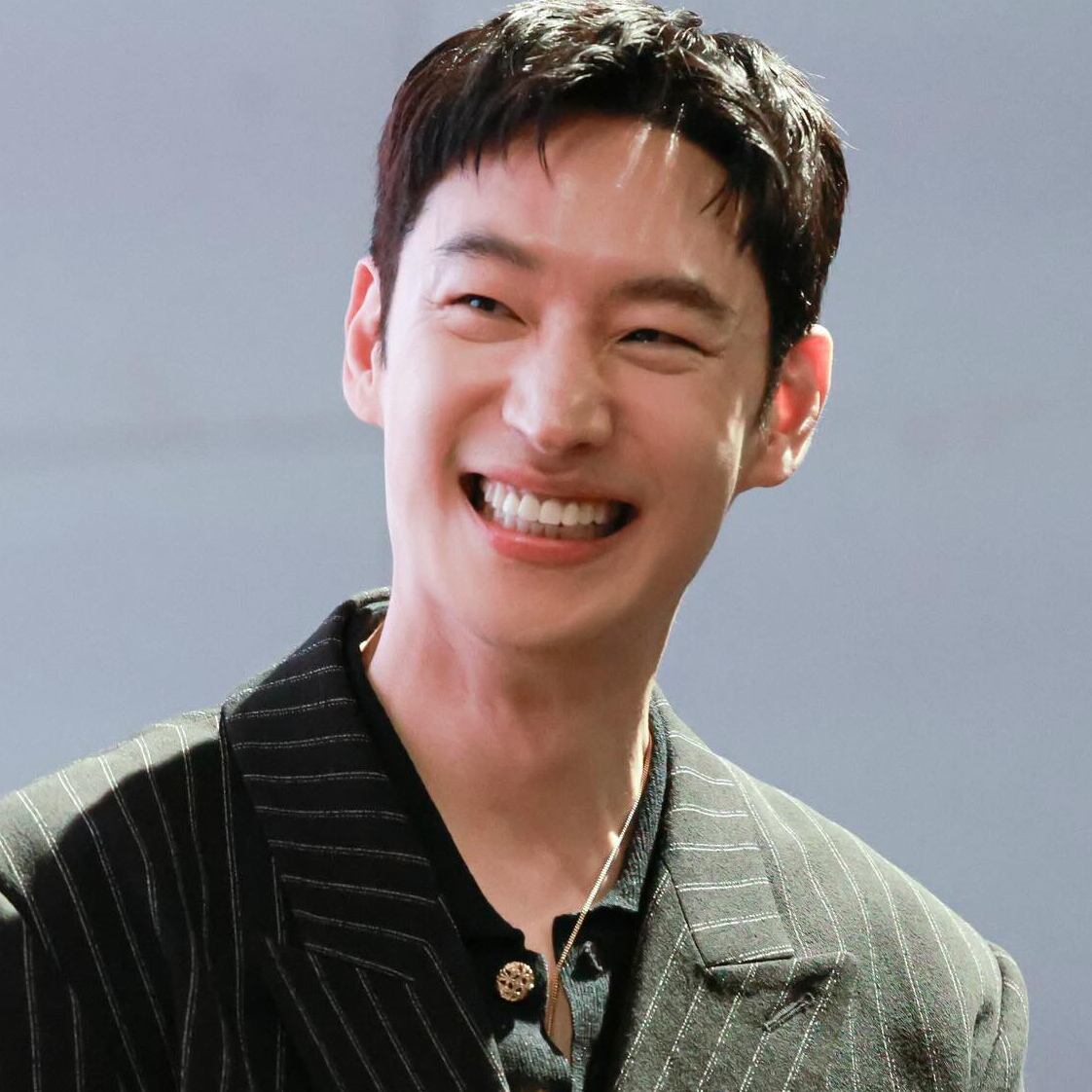 Behind-the-scenes cut of Lee Jaehoon