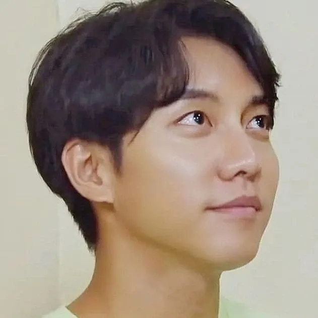 Recent activity shot of Lee Seunggi