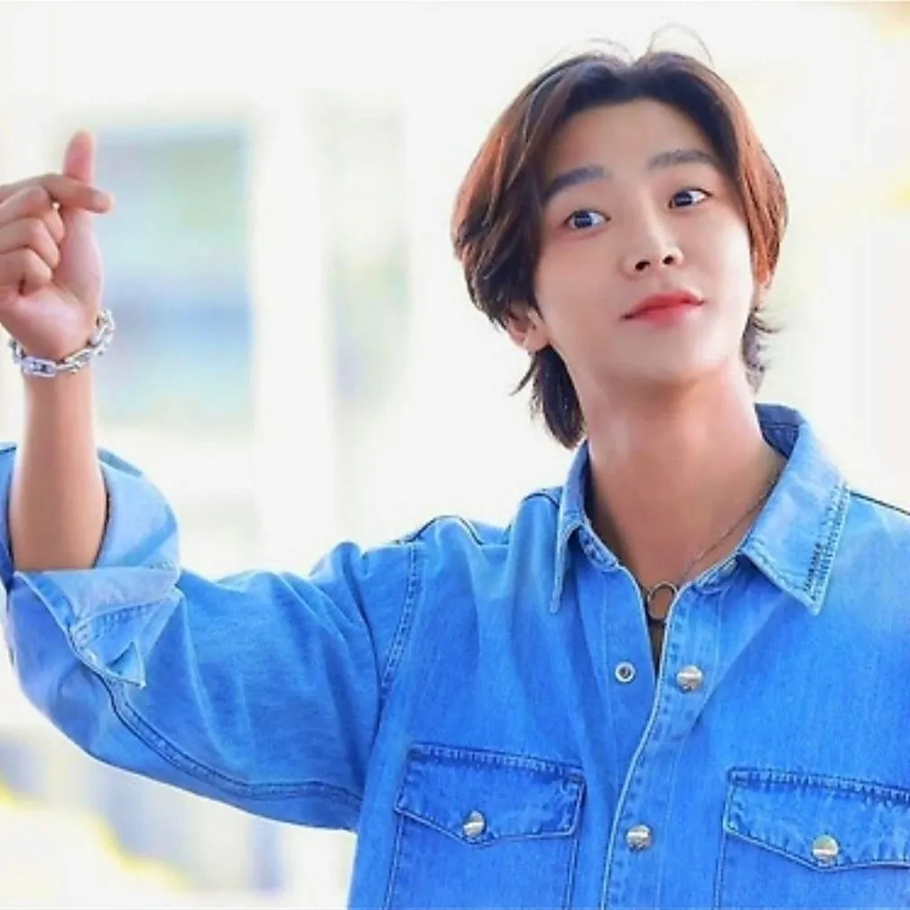 Cuplikan di balik layar dari Rowoon