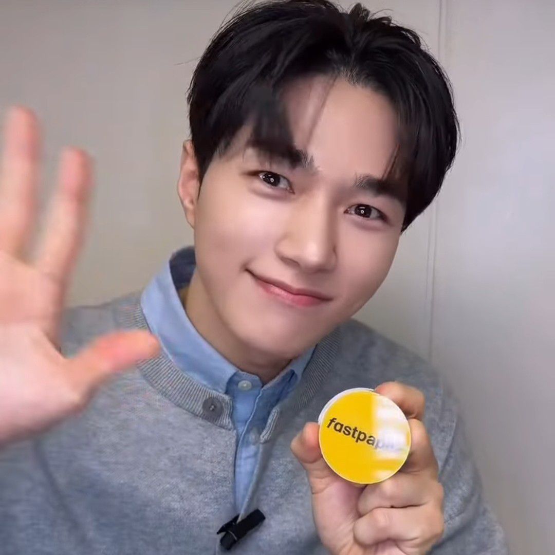 Recent activity shot of Kim Myungsoo (L)