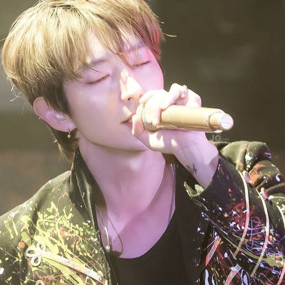 A moment captured by a fan of Lee Joongi