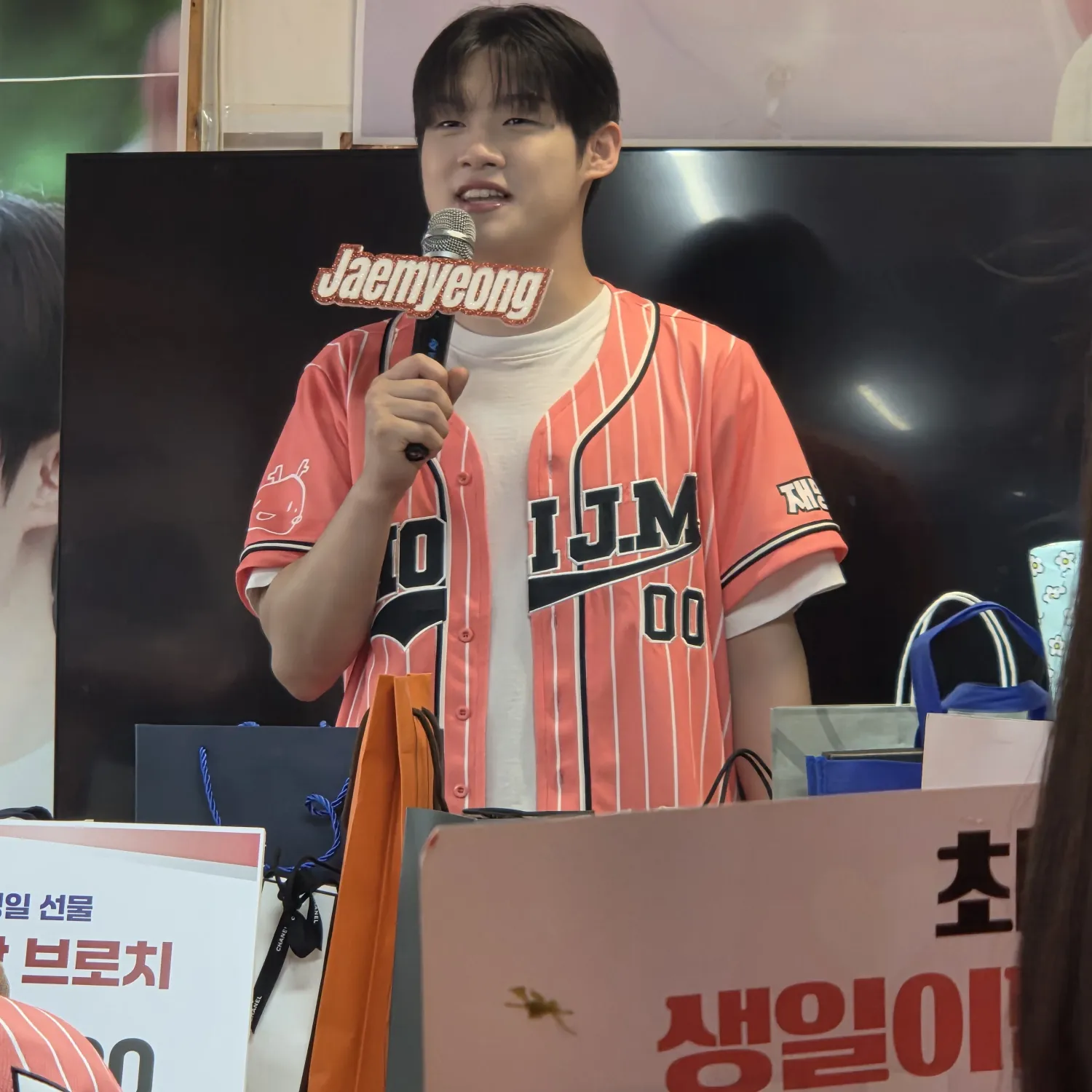 최애돌셀럽 커뮤니티 인기 폭발 포스트