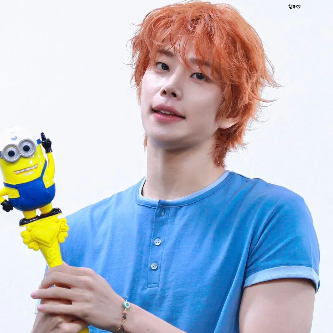 Behind-the-scenes cut of Cha Eunwoo