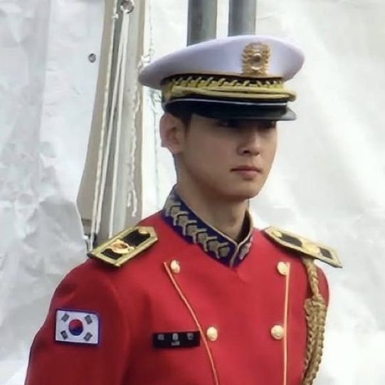 A moment captured by a fan of Cha Eunwoo