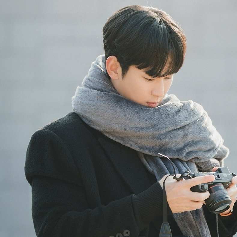 金秀賢的最新照片