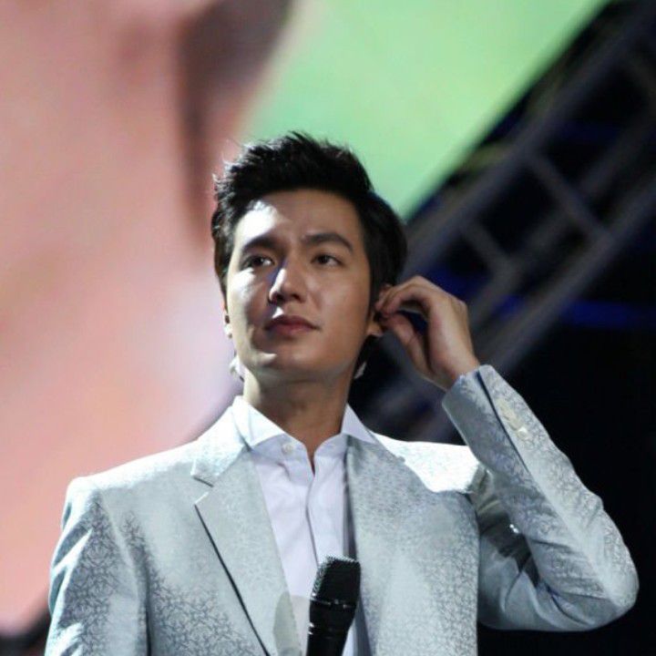 粉絲拍下的李敏鎬瞬間