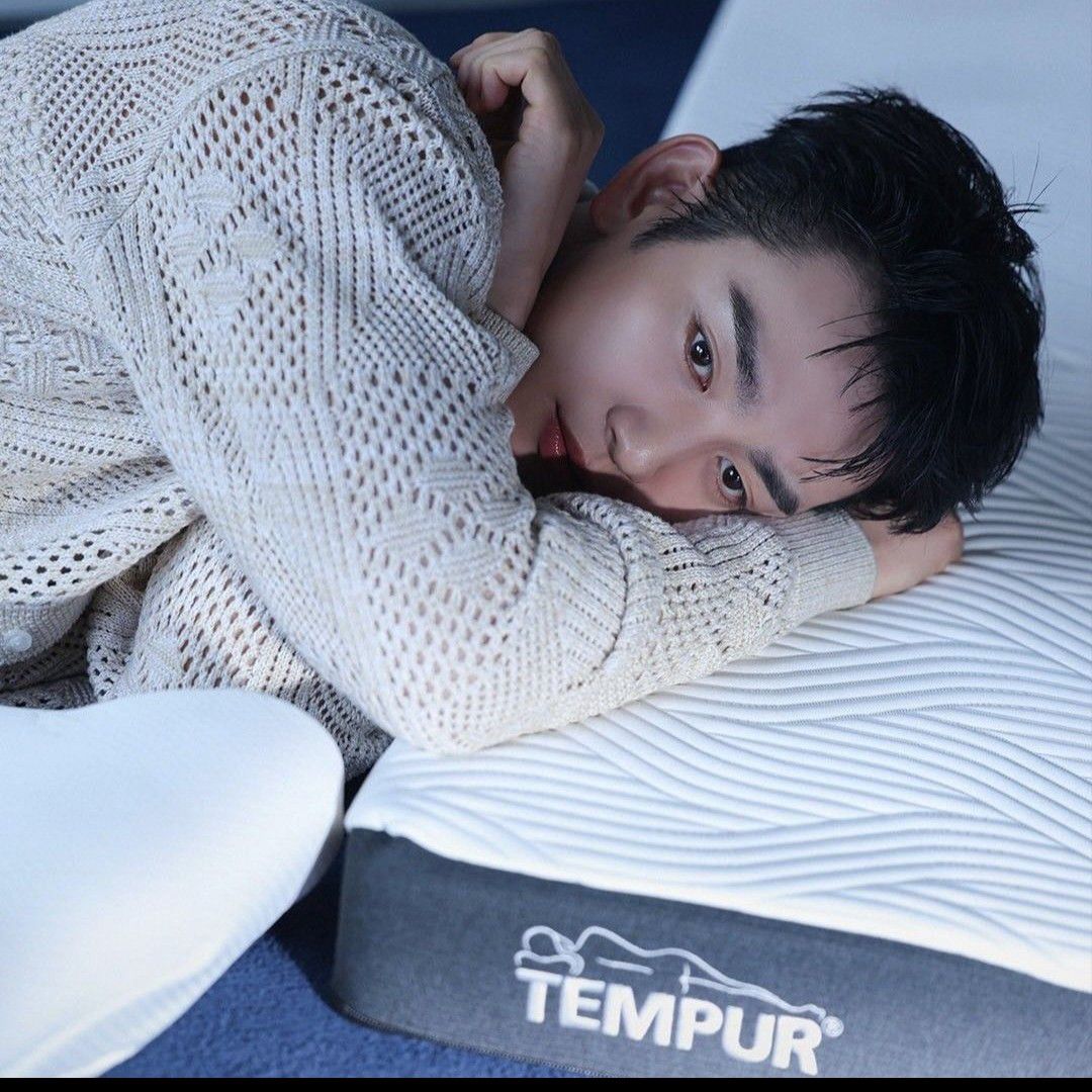 Behind-the-scenes cut of Park Jinyoung