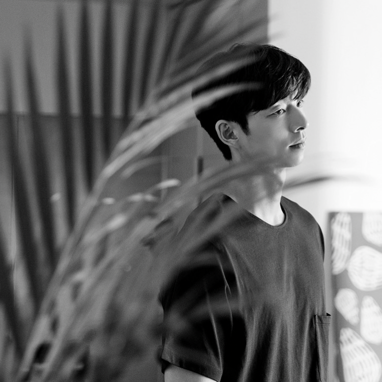 A moment captured by a fan of Gong Yoo