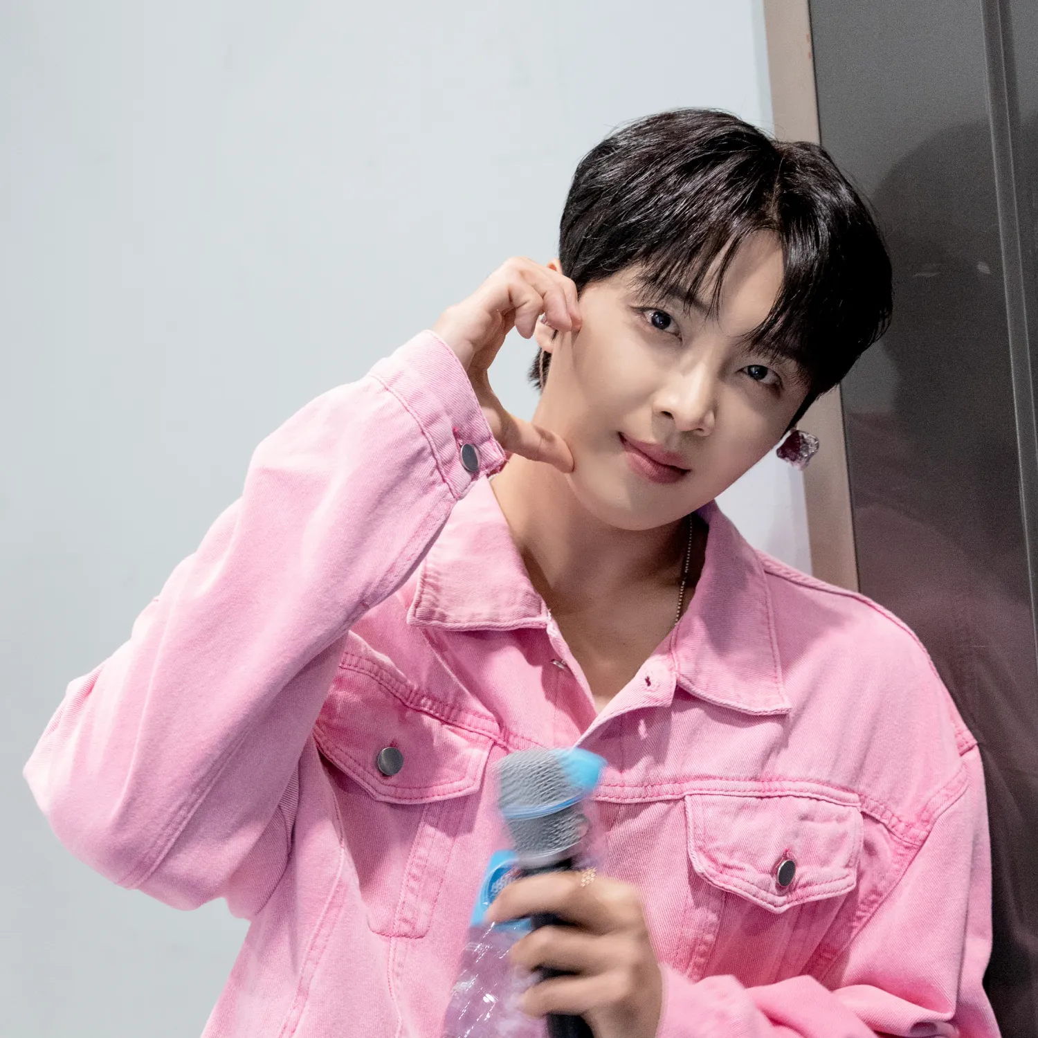 Behind-the-scenes cut of Hwang Yunsung