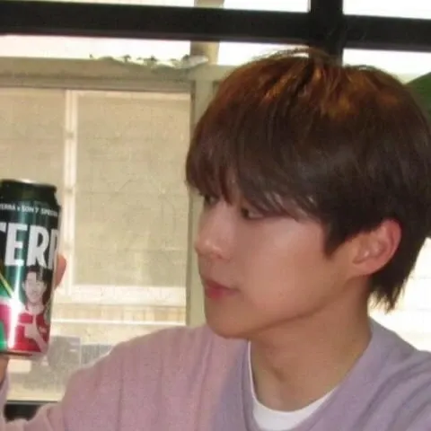 A moment captured by a fan of Bae Inhyuk