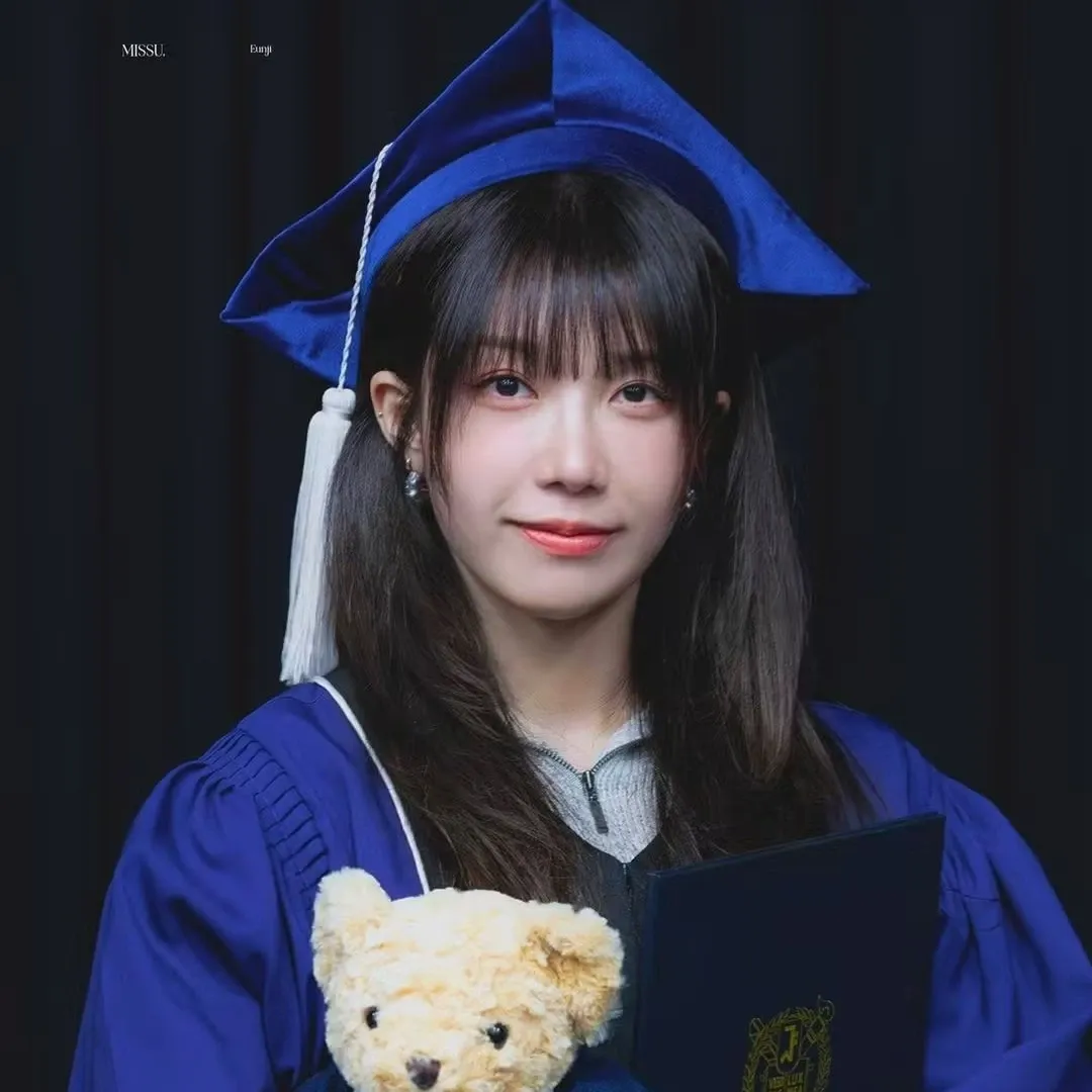 A moment captured by a fan of Jung Eunji