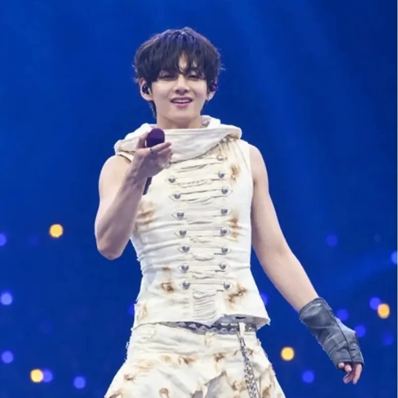 Latest photo of Kim Taehyung (V)