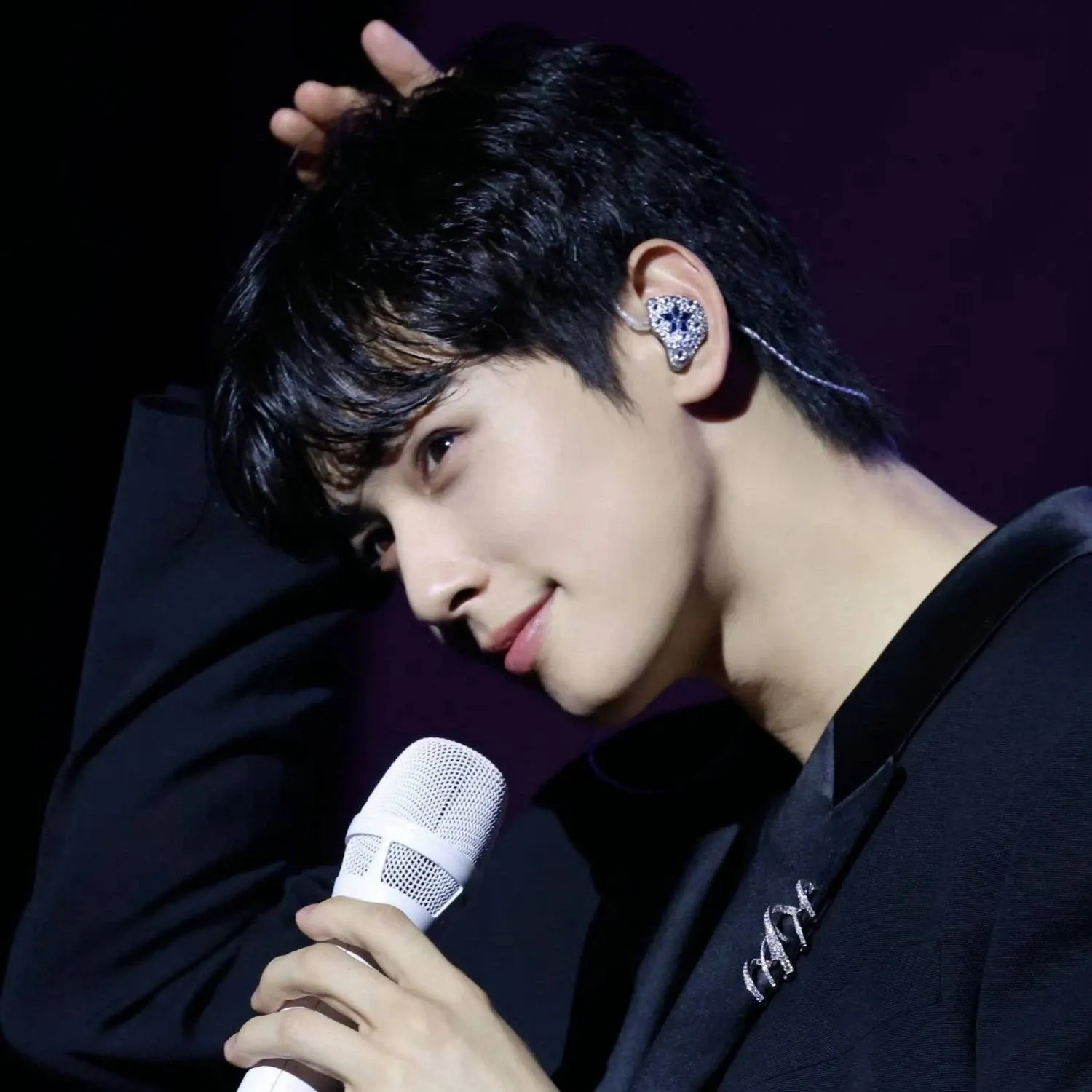 Behind-the-scenes cut of Cha Eunwoo