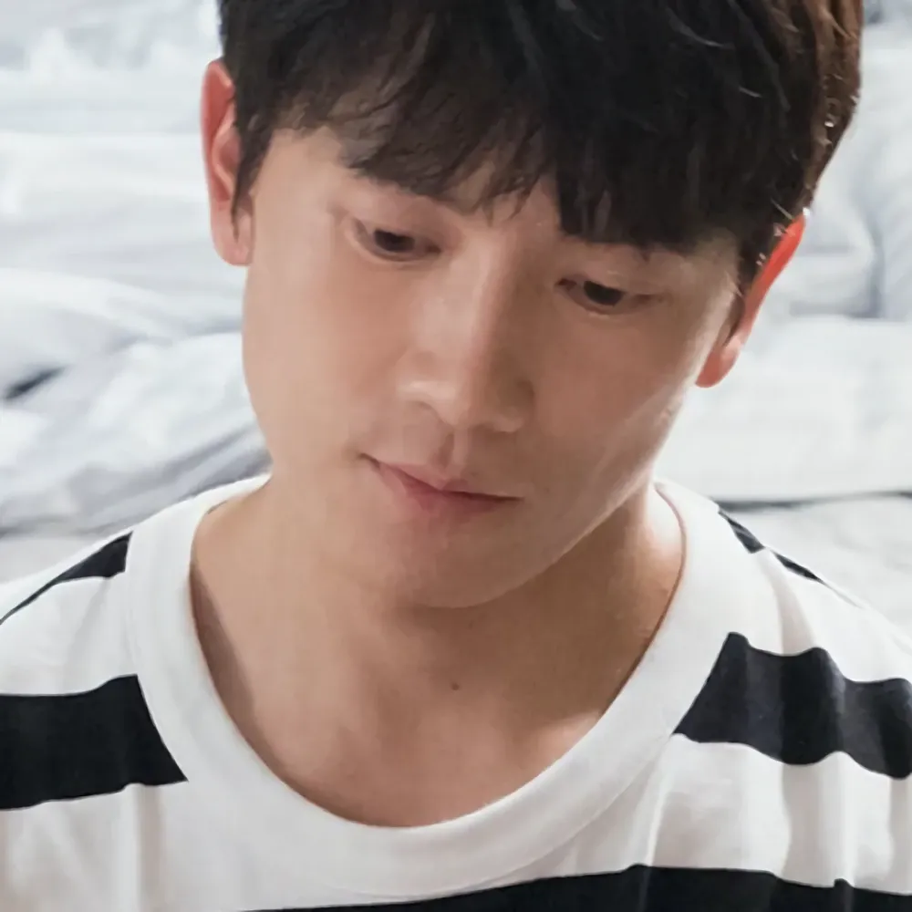 Behind-the-scenes cut of Ji Sung