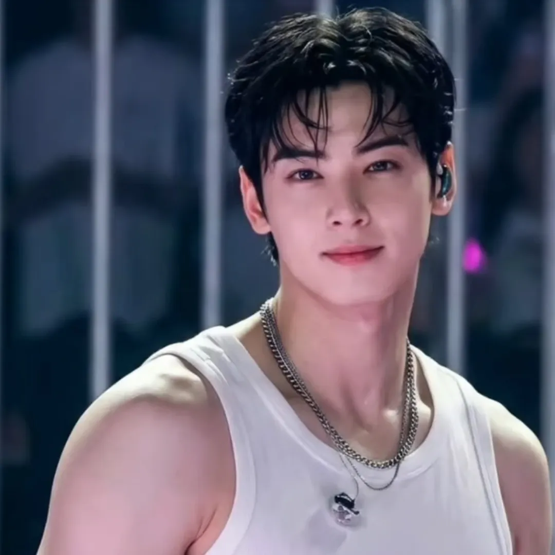 A moment captured by a fan of Cha Eunwoo