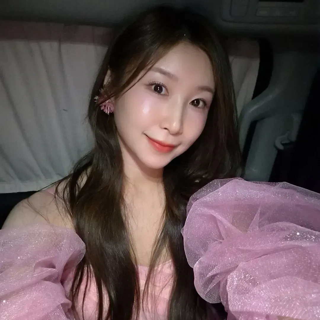 Behind-the-scenes cut of Lee Sona