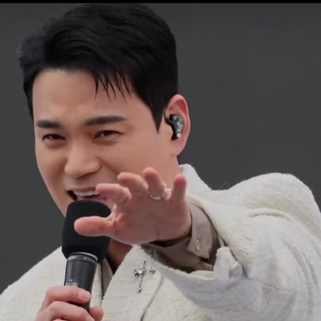 Recent activity shot of Cheonrokdam