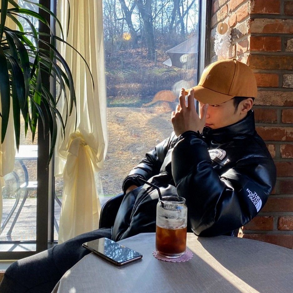 Behind-the-scenes cut of Woo Dohwan